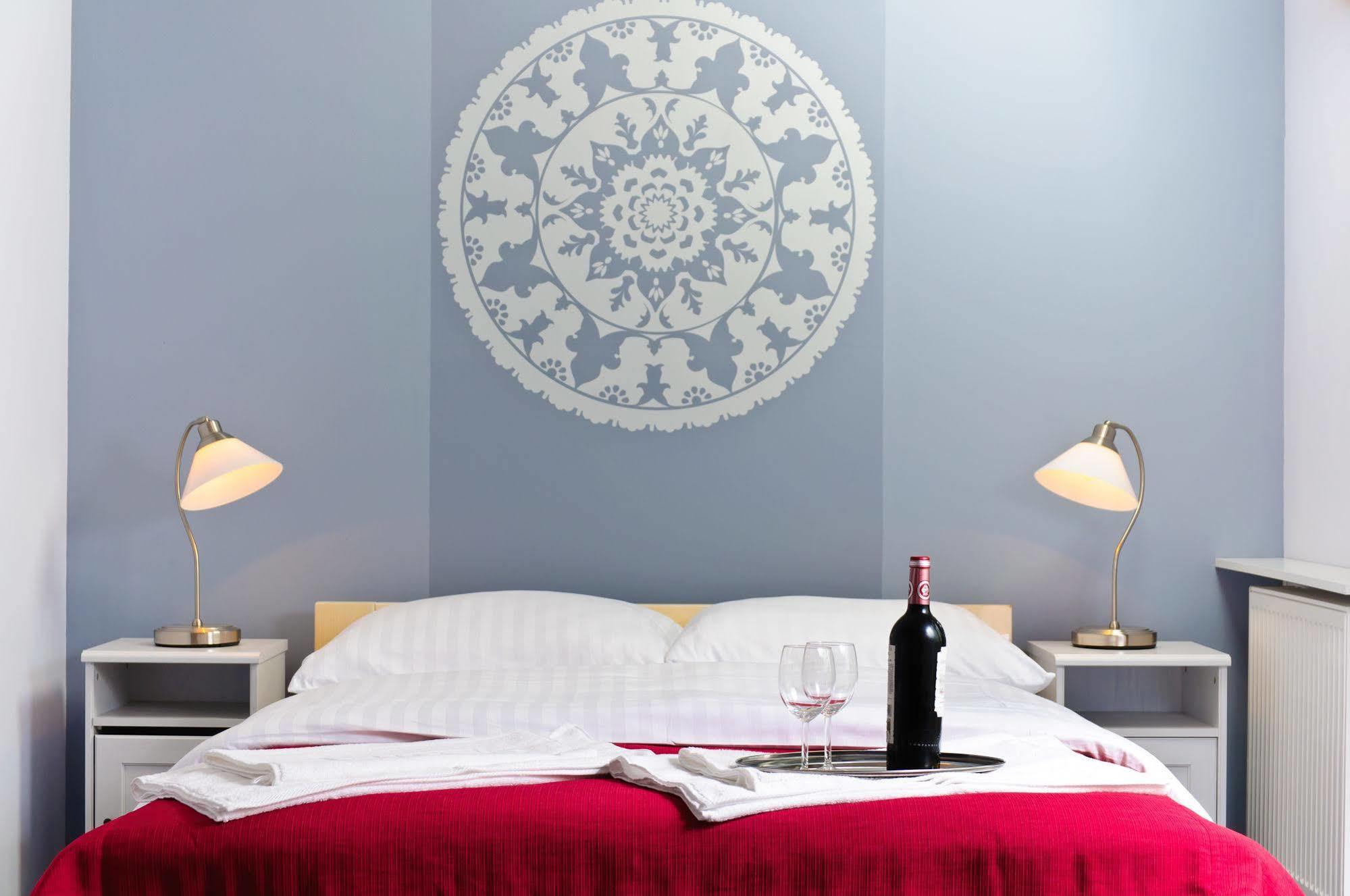 Cilantro Bed & Breakfast Вроцлав Екстериор снимка